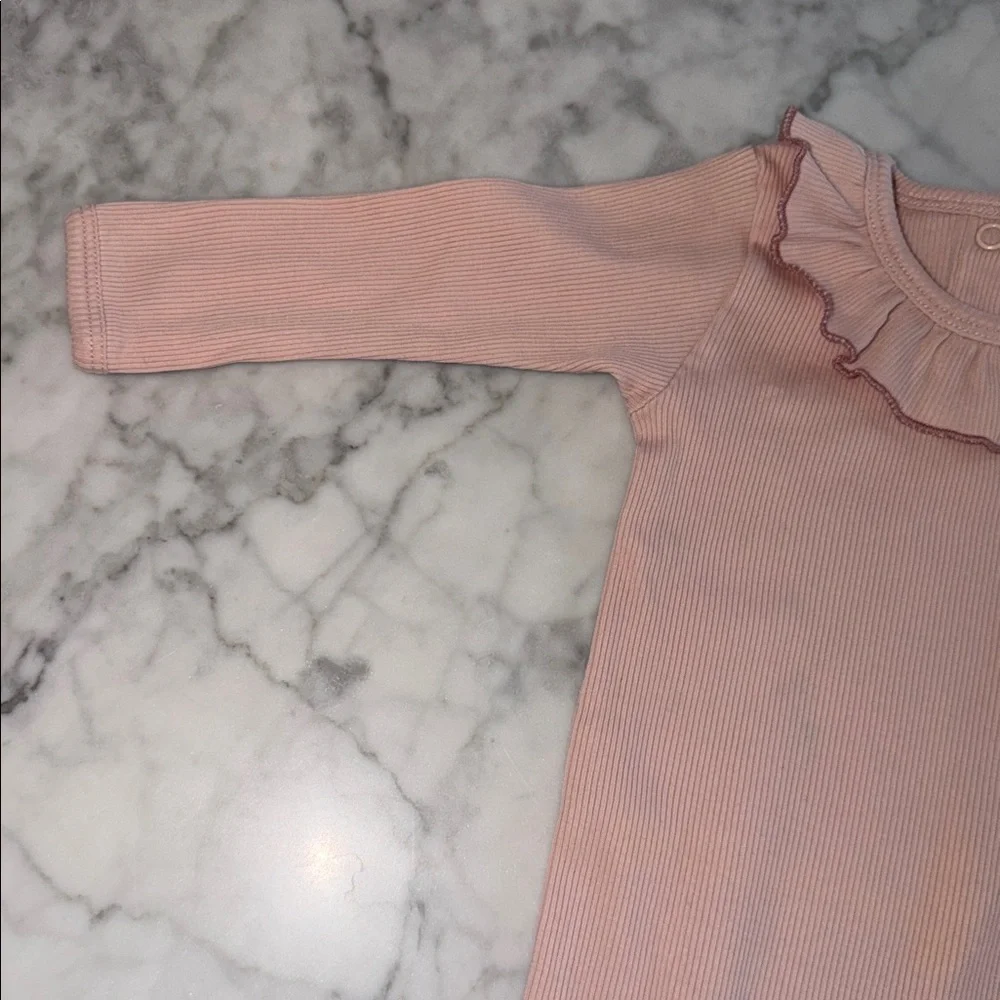 Tun Tun Ruffle Ribbed Footie 6/9M